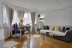 Lounge/Diner- click for photo gallery